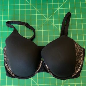 Body by VS, lined perfect coverage bra! 34DDD